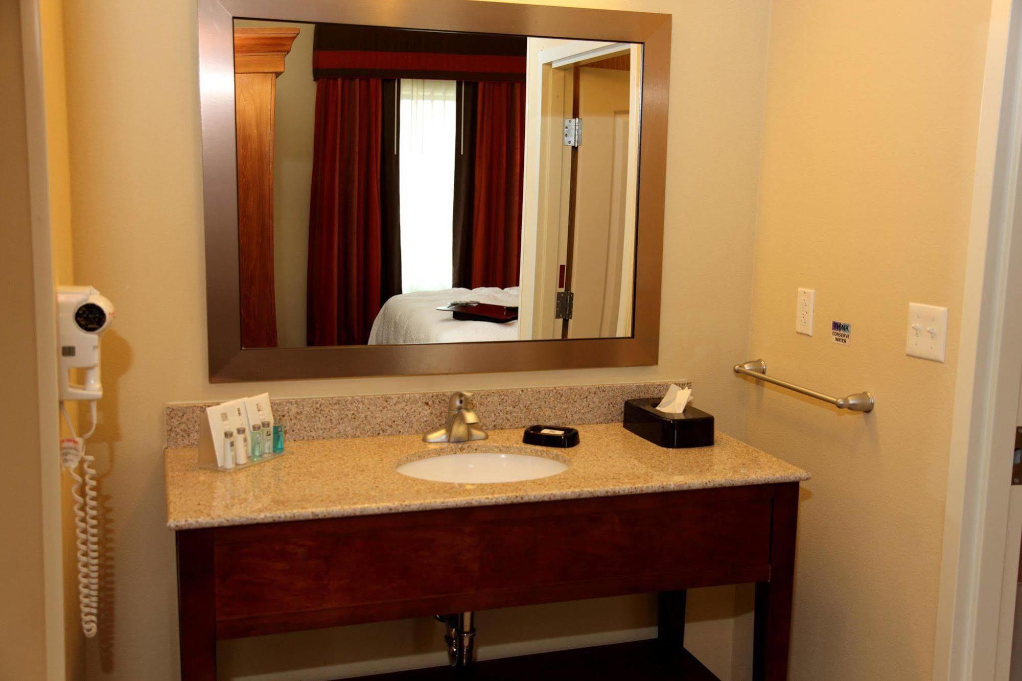 Hampton Inn & Suites Bastrop Oda fotoğraf